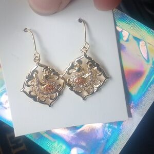 ♥️ 🐰 5 / $20 Intricate Gold Peacock Filigree Earrings 💛
